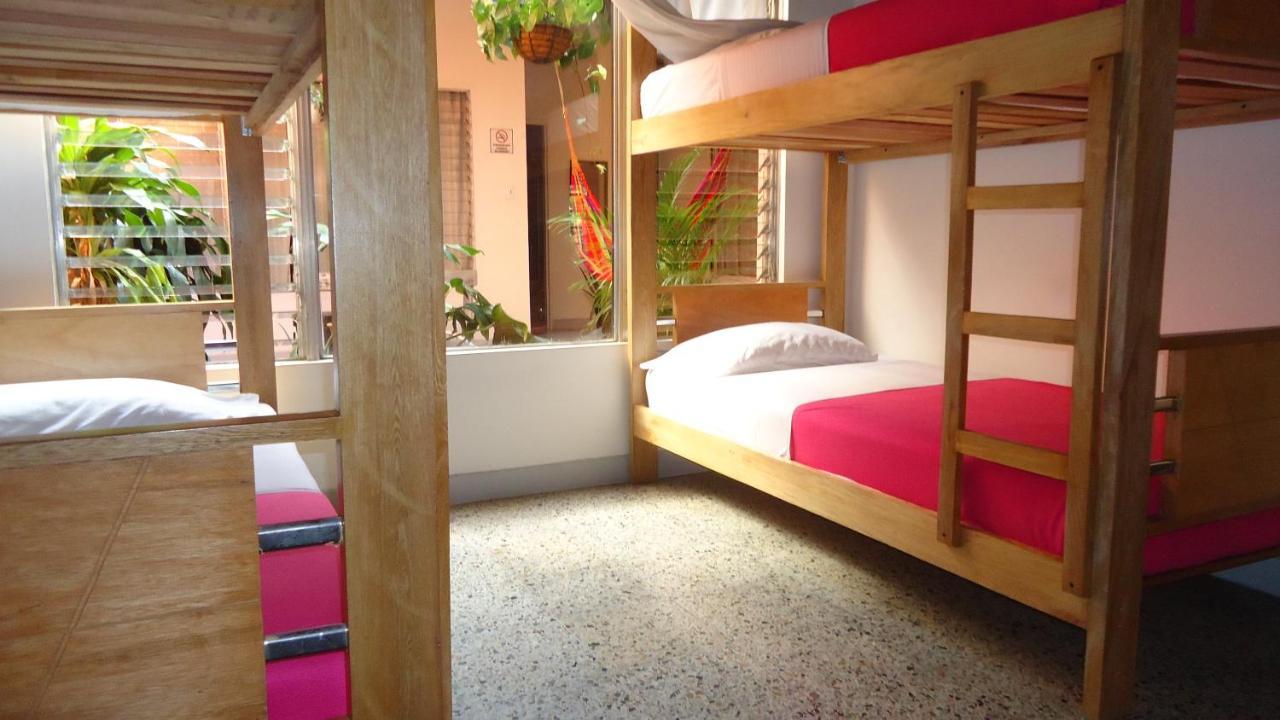 Iris Hostel Медельїн Екстер'єр фото